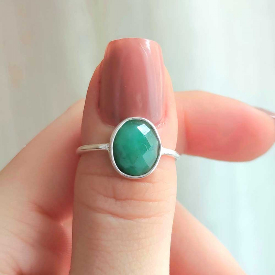 emerald stone ring in silver